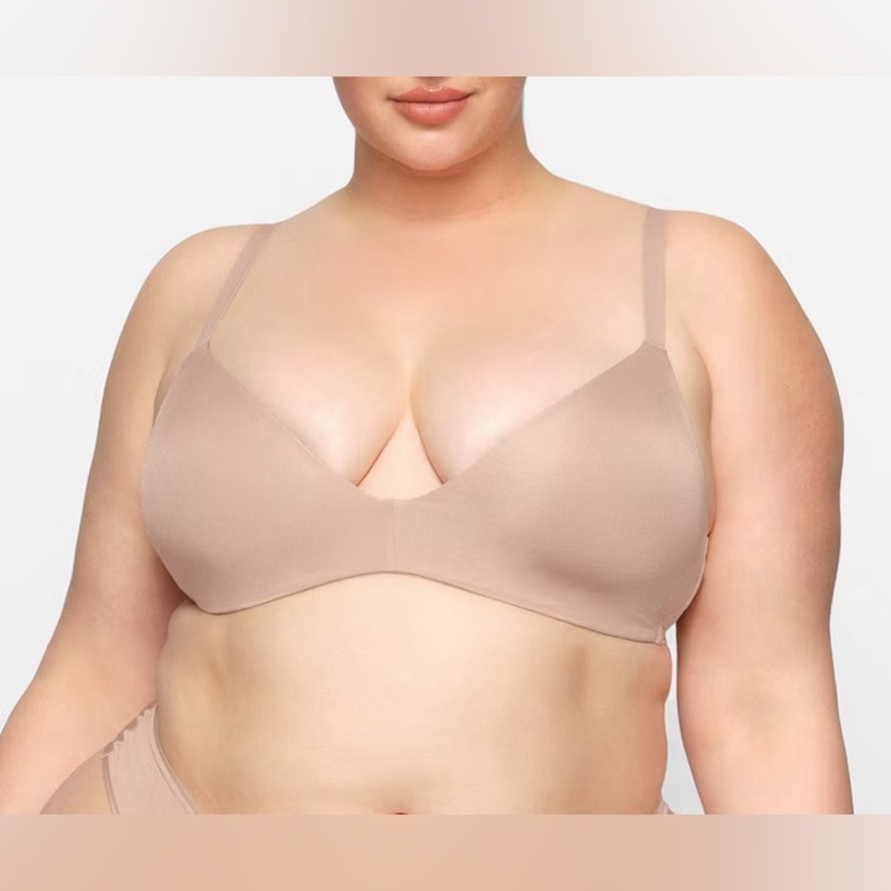 NWT Skims Wireless Form T-Shirt Bra - Mica